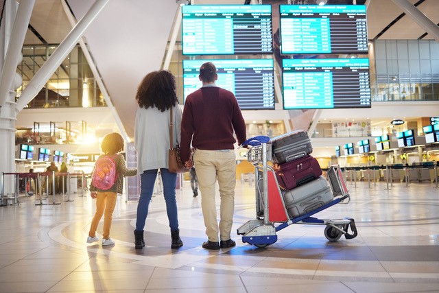 FlightsFinder Highlights UK's Worst Airports for Delays as Summer Travel Surges